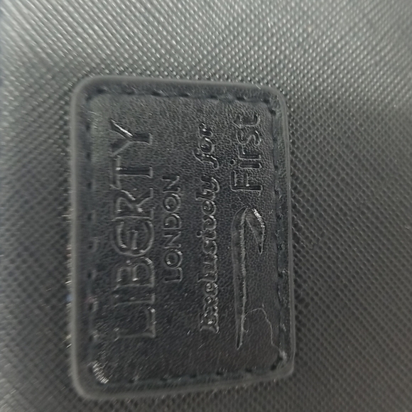 LIBERTY LONDON FOR FIRST COSMETIC CASE - Picture 2 of 8